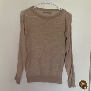 Rubbish is the brand and it is women’s size small. Tan and light brown color